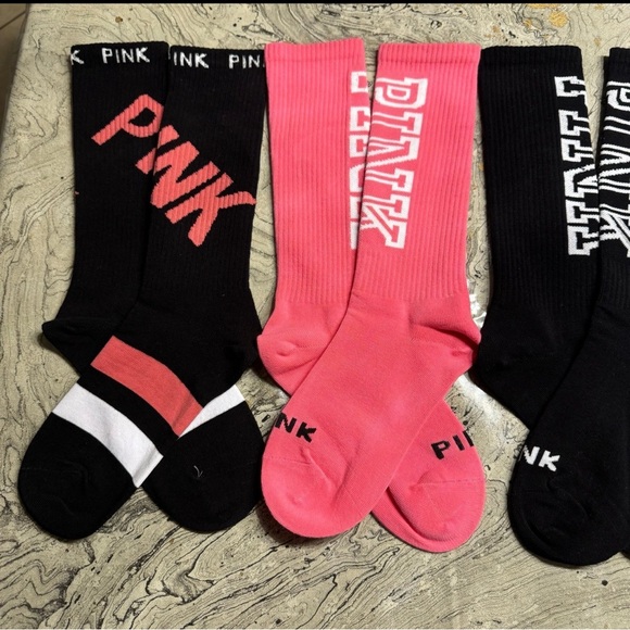 Pink Victoria’s Secret Socks
New Pink socks 
5 pairs included
Size Large 6-10 - Picture 5 of 6